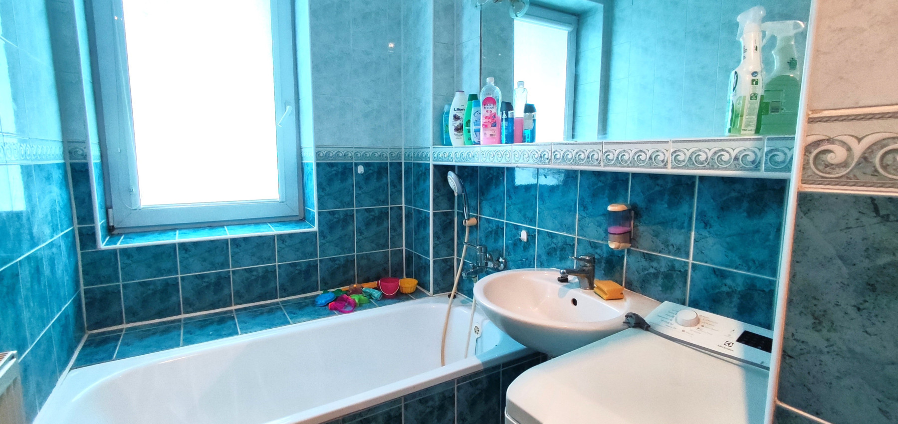 Voľný ihneď.....2 izbový byt Levočská ulica, vlastné kúrenie, balkón, zariadený