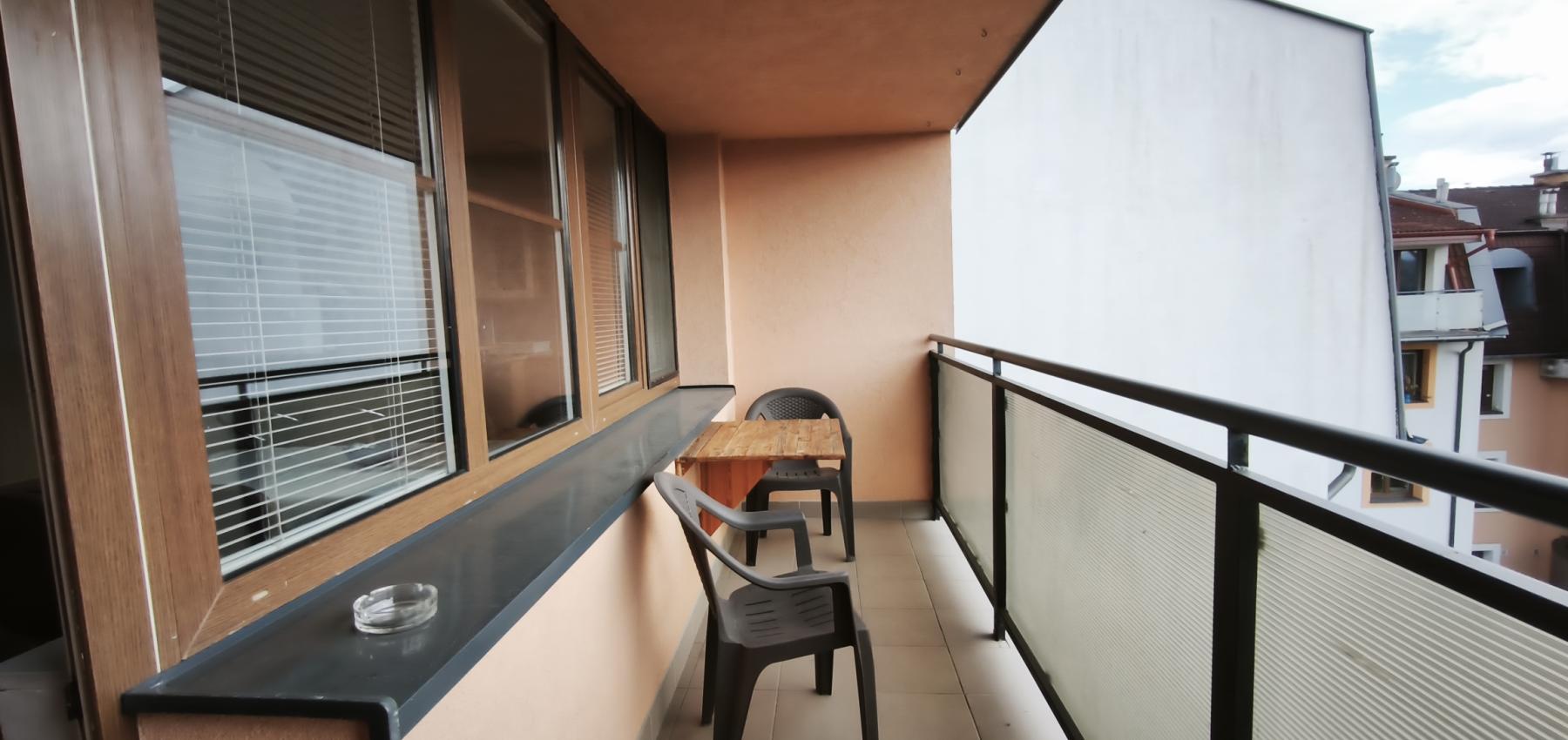 Ihneď voľný 3 izbový priestranný byt s veľkým balkónom, Veselá ulica, zariadený