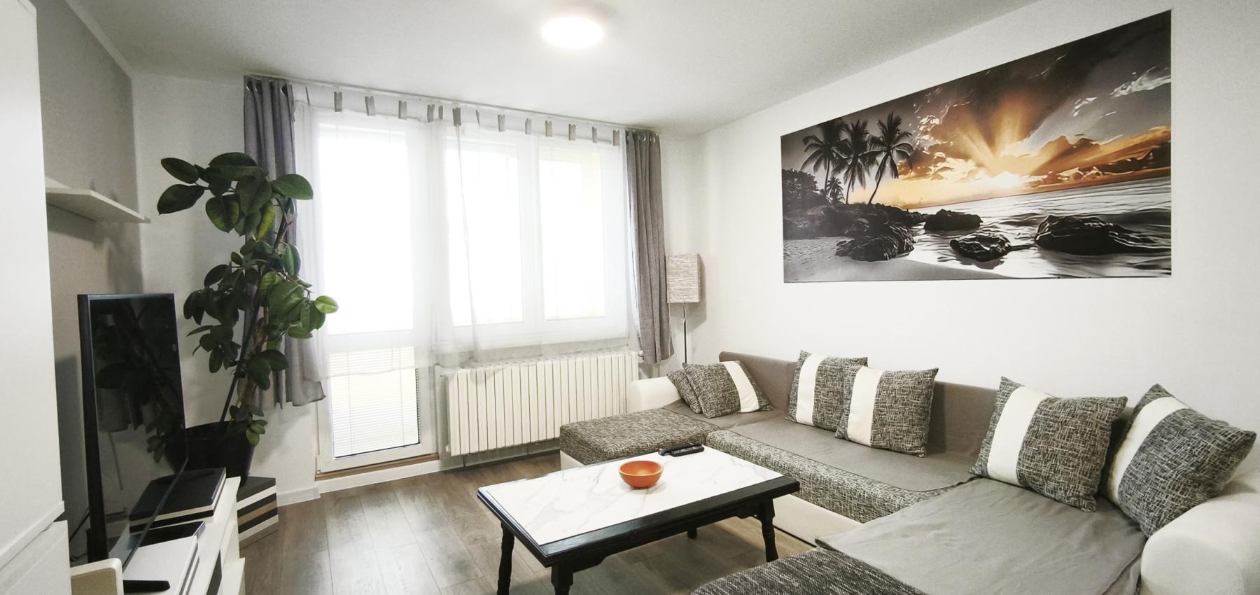 Voľný ihneď ... prenájom zrekonštruovaný 2 izbový byt s loggiou Československej armády, zariadený