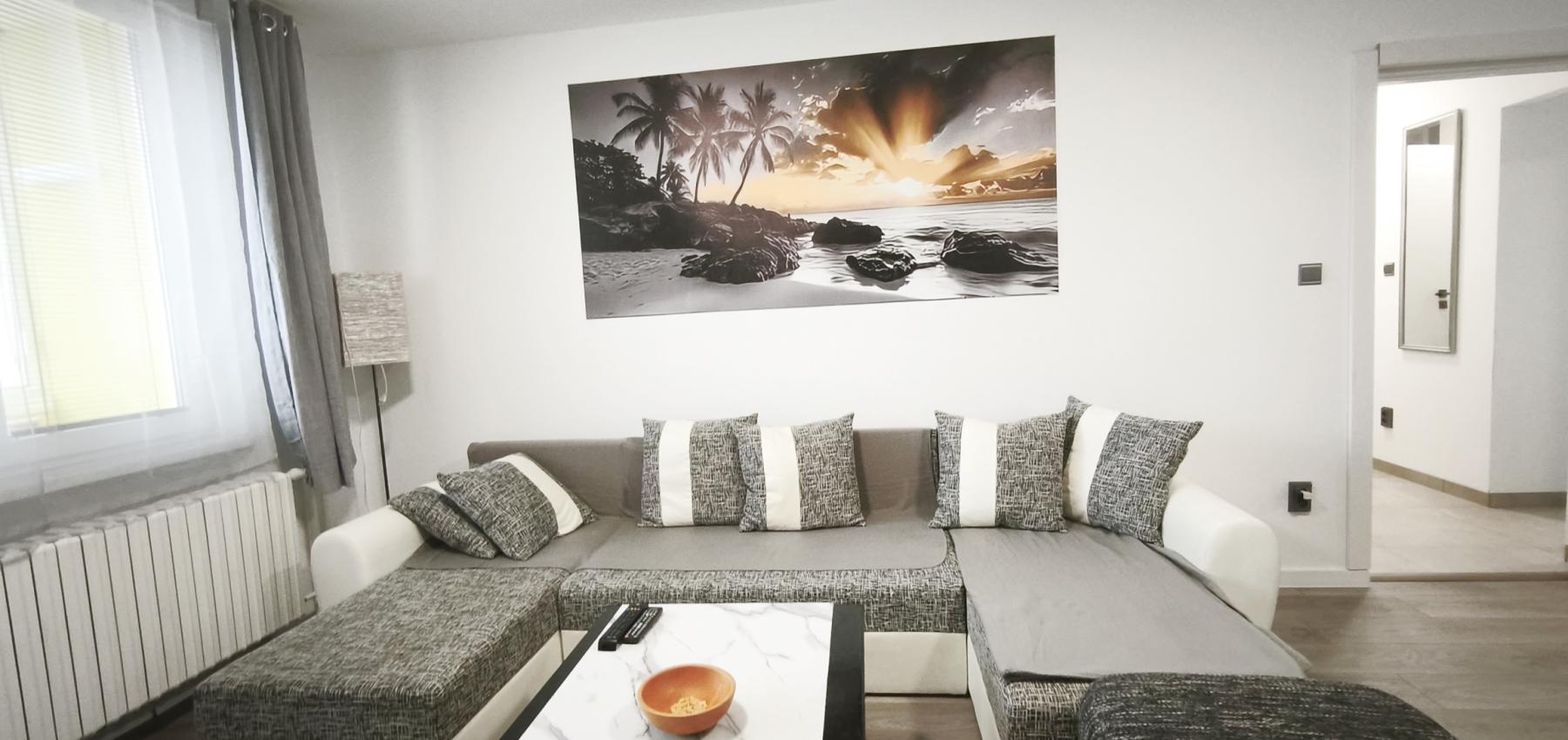 Voľný ihneď ... prenájom zrekonštruovaný 2 izbový byt s loggiou Československej armády, zariadený