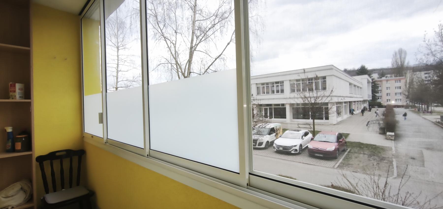 Voľný ihneď ... prenájom zrekonštruovaný 2 izbový byt s loggiou Československej armády, zariadený