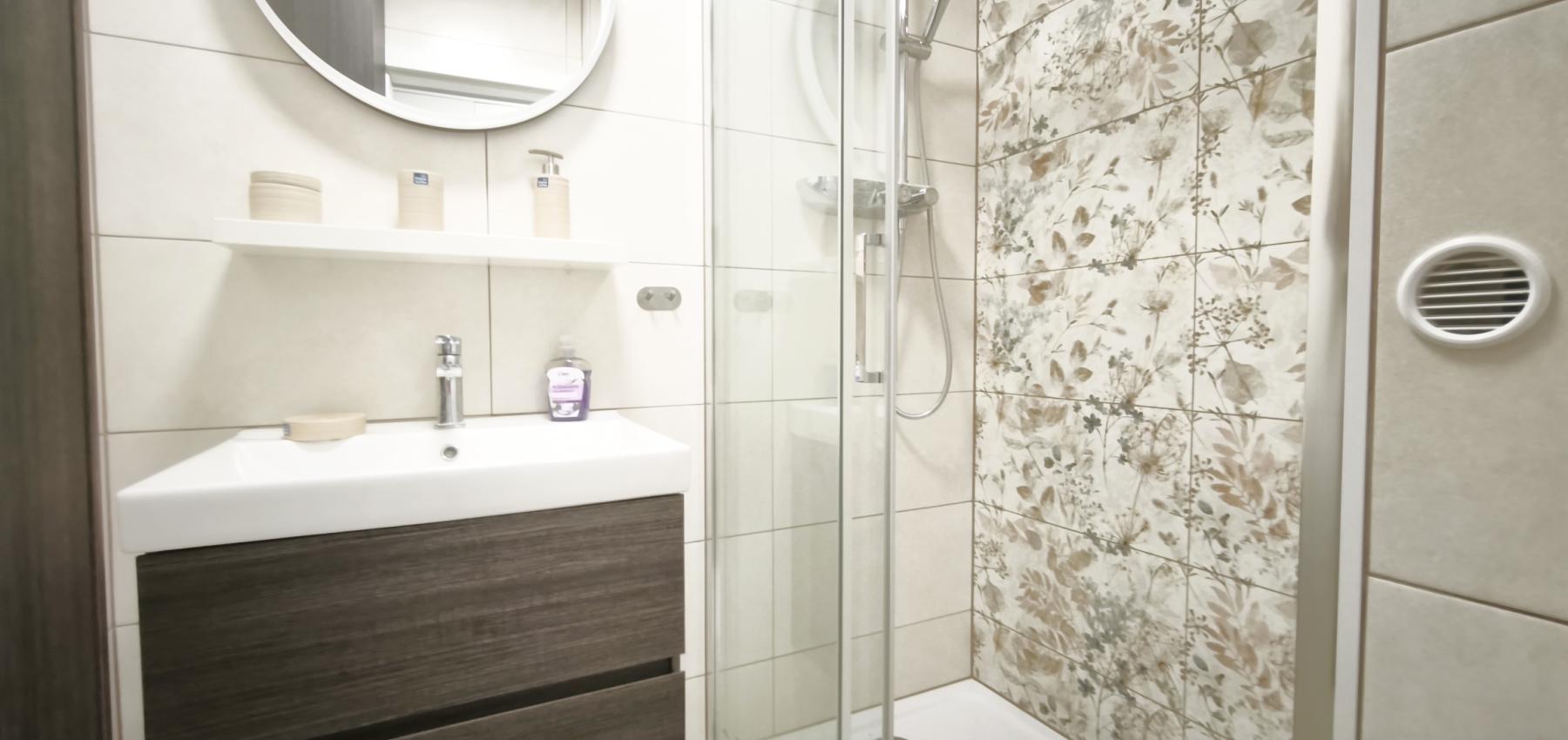 Voľný ihneď ... prenájom zrekonštruovaný 2 izbový byt s loggiou Československej armády, zariadený