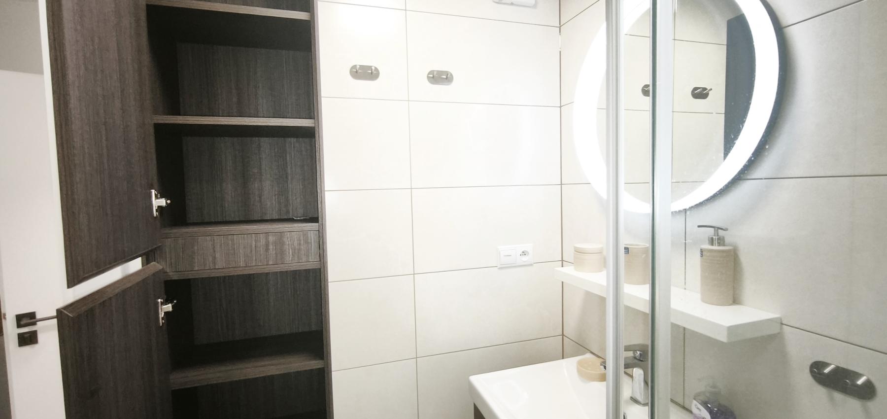 Voľný ihneď ... prenájom zrekonštruovaný 2 izbový byt s loggiou Československej armády, zariadený