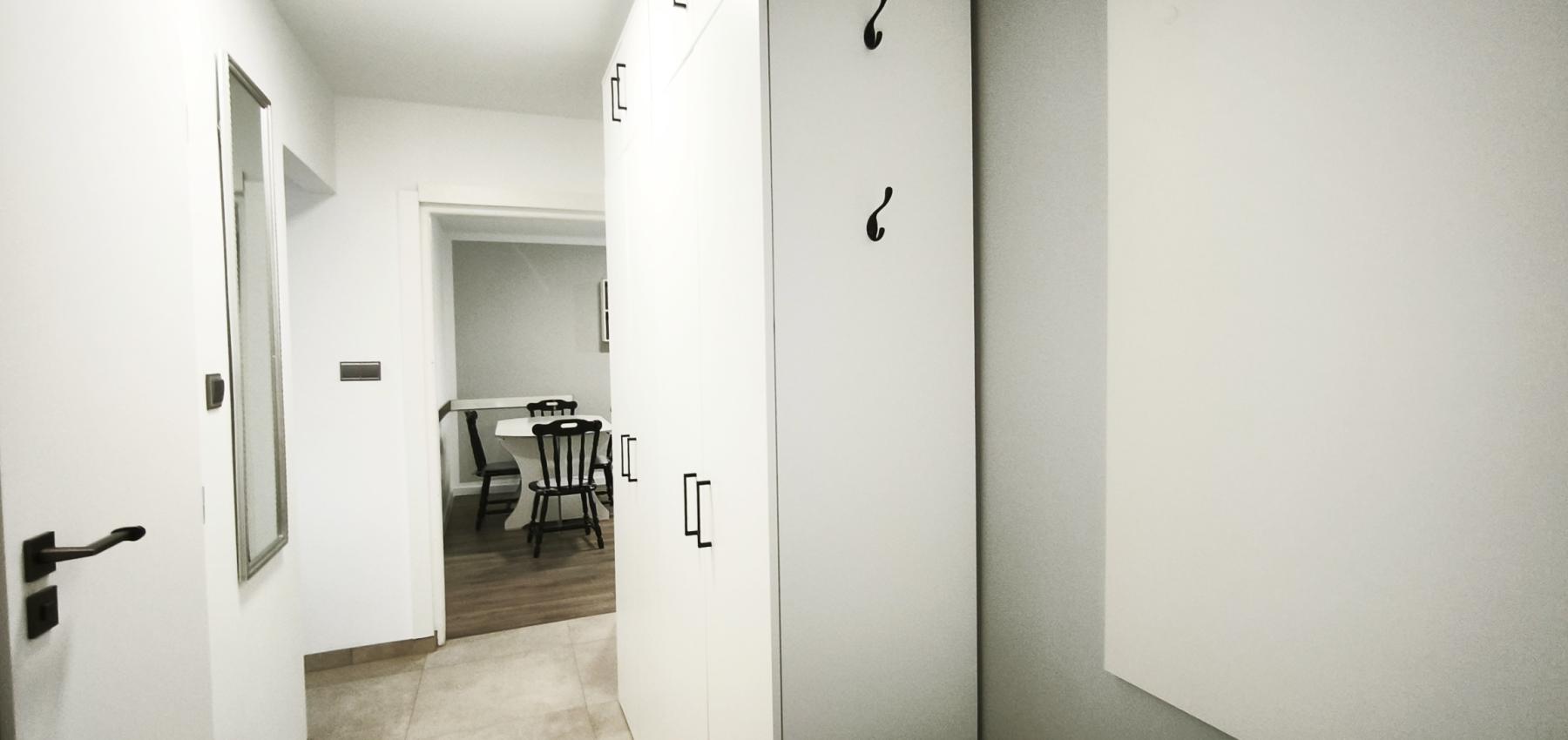 Voľný ihneď ... prenájom zrekonštruovaný 2 izbový byt s loggiou Československej armády, zariadený