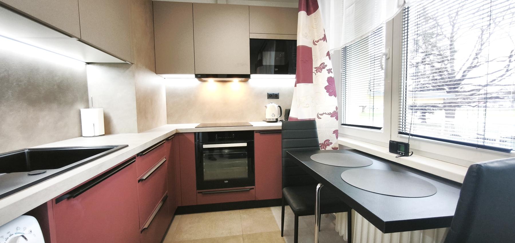 Voľný ihneď ... prenájom zrekonštruovaný 2 izbový byt s loggiou Československej armády, zariadený