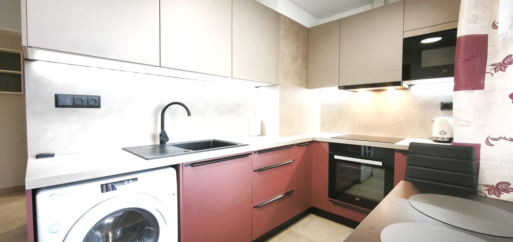 Voľný ihneď ... prenájom zrekonštruovaný 2 izbový byt s loggiou Československej armády, zariadený