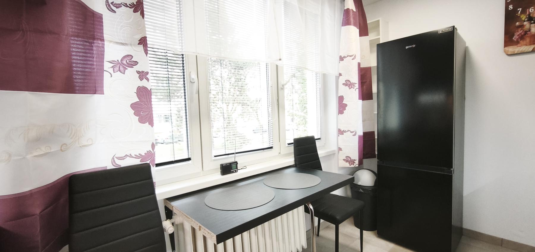 Voľný ihneď ... prenájom zrekonštruovaný 2 izbový byt s loggiou Československej armády, zariadený