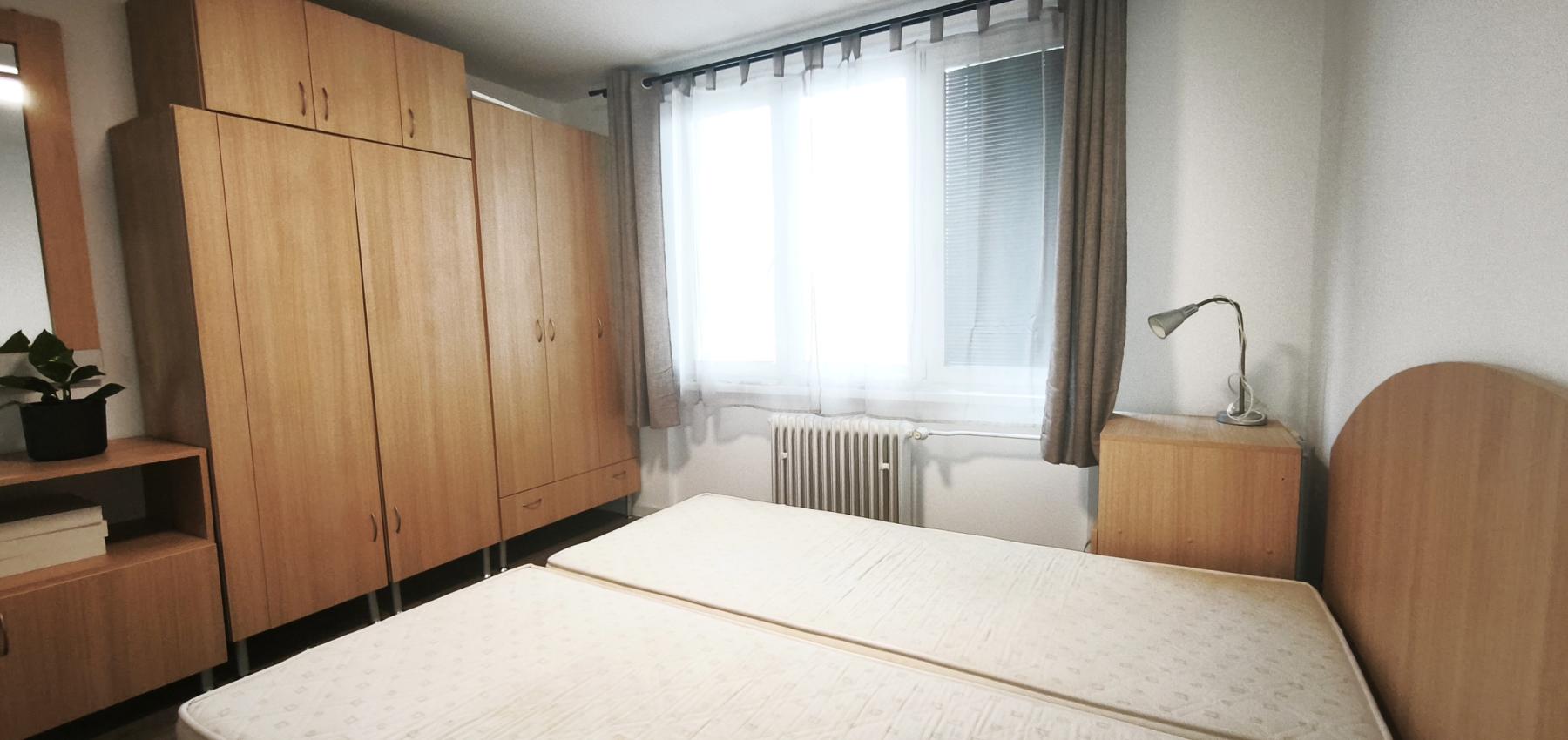 Voľný ihneď ... prenájom zrekonštruovaný 2 izbový byt s loggiou Československej armády, zariadený