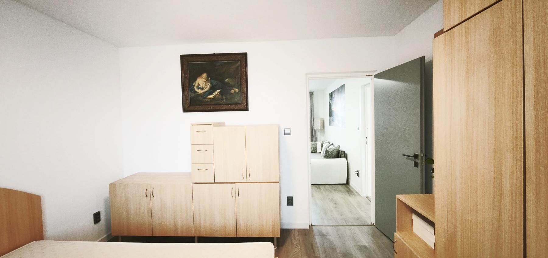 Voľný ihneď ... prenájom zrekonštruovaný 2 izbový byt s loggiou Československej armády, zariadený