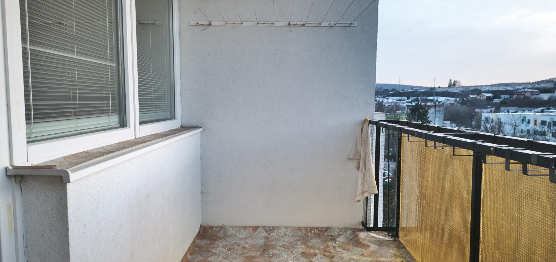 Na predaj lukratívny 4 izbový byt s nadrozmernou loggiou, Mirka Nešpora pri MŠ, pôvodný stav