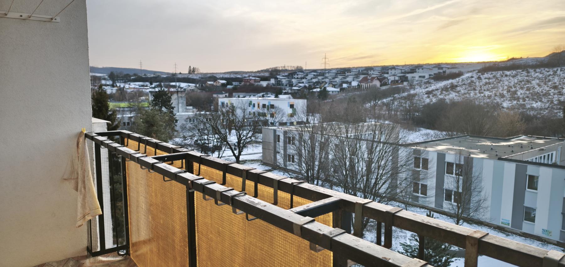 Na predaj lukratívny 4 izbový byt s nadrozmernou loggiou, Mirka Nešpora pri MŠ, pôvodný stav