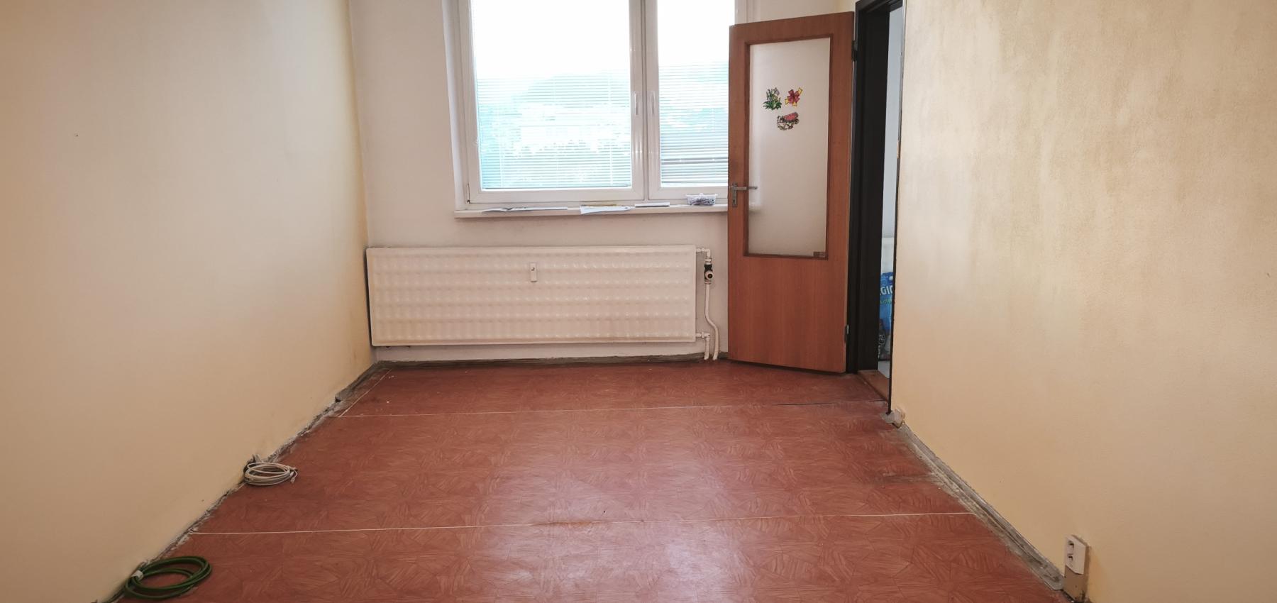 Na predaj lukratívny 4 izbový byt s nadrozmernou loggiou, Mirka Nešpora pri MŠ, pôvodný stav