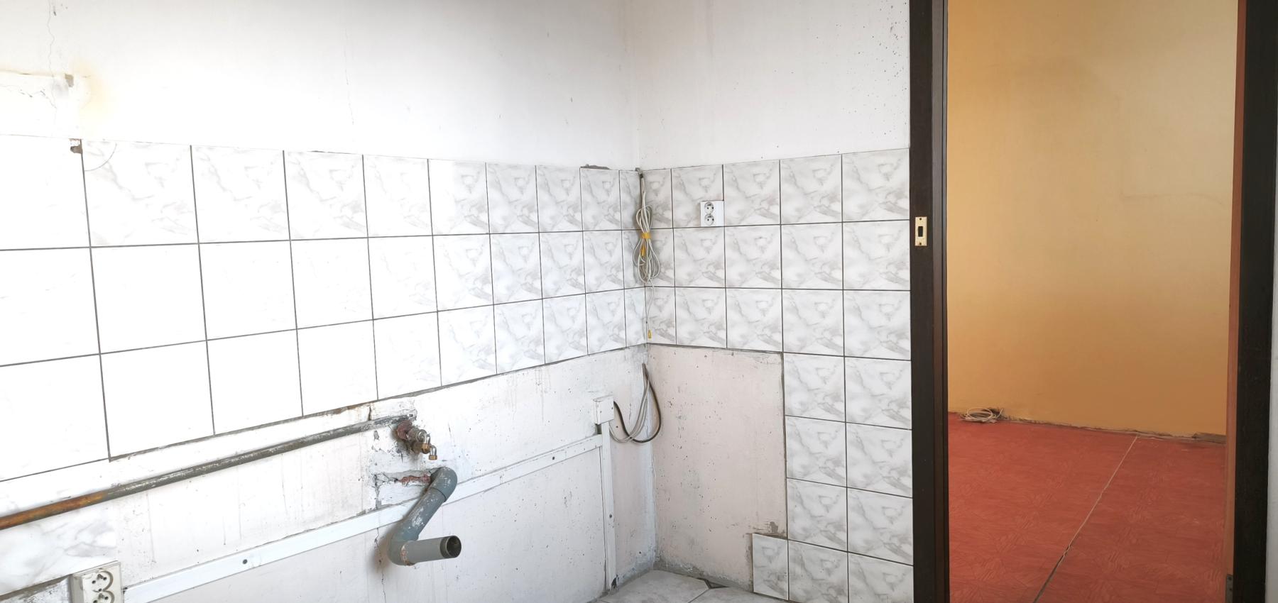 Na predaj lukratívny 4 izbový byt s nadrozmernou loggiou, Mirka Nešpora pri MŠ, pôvodný stav