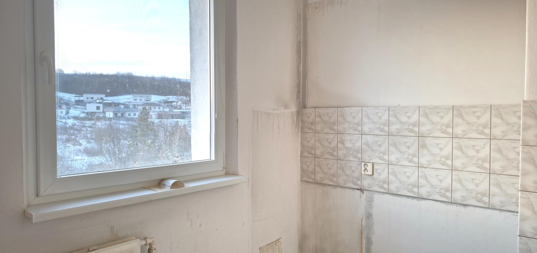 Na predaj lukratívny 4 izbový byt s nadrozmernou loggiou, Mirka Nešpora pri MŠ, pôvodný stav