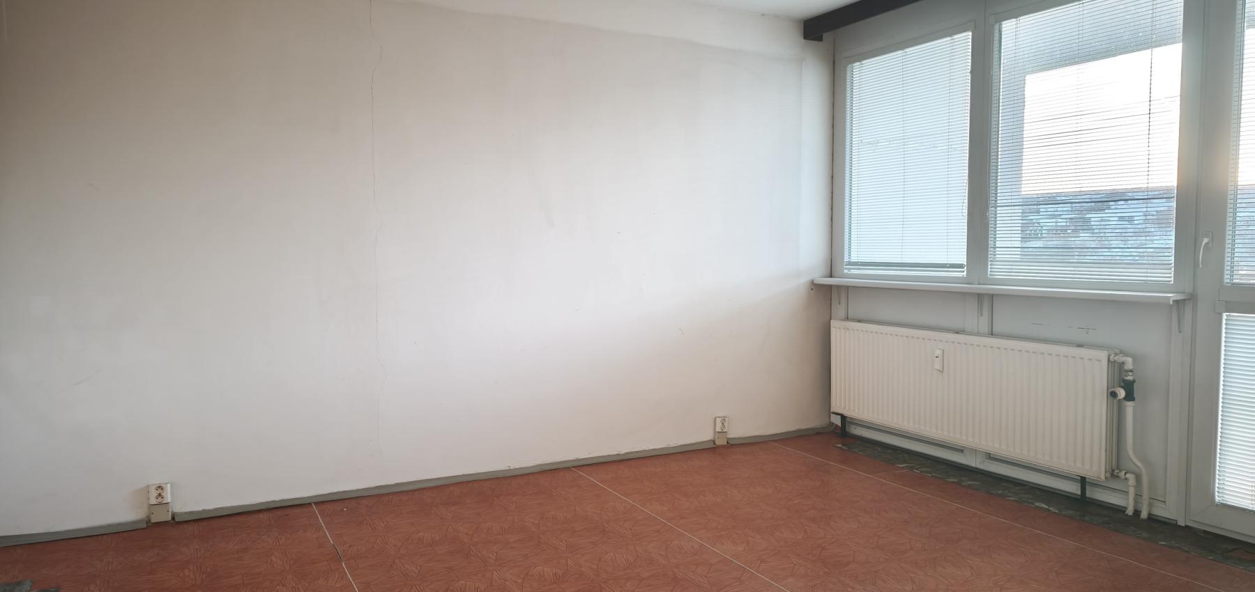 Na predaj lukratívny 4 izbový byt s nadrozmernou loggiou, Mirka Nešpora pri MŠ, pôvodný stav