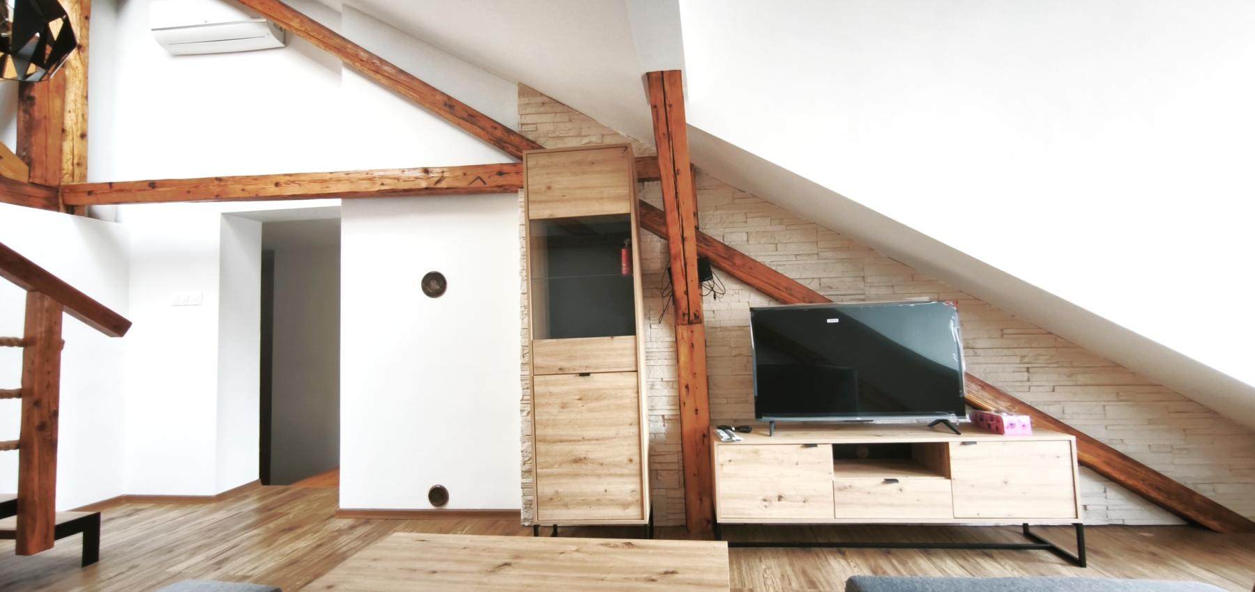 Atypický viacúrovňový mezonet v centre mesta pre 4-6 ľudí, Slovenská ulica, s parkovaním