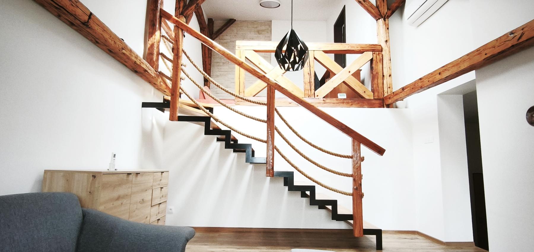 Atypický viacúrovňový mezonet v centre mesta pre 4-6 ľudí, Slovenská ulica, s parkovaním