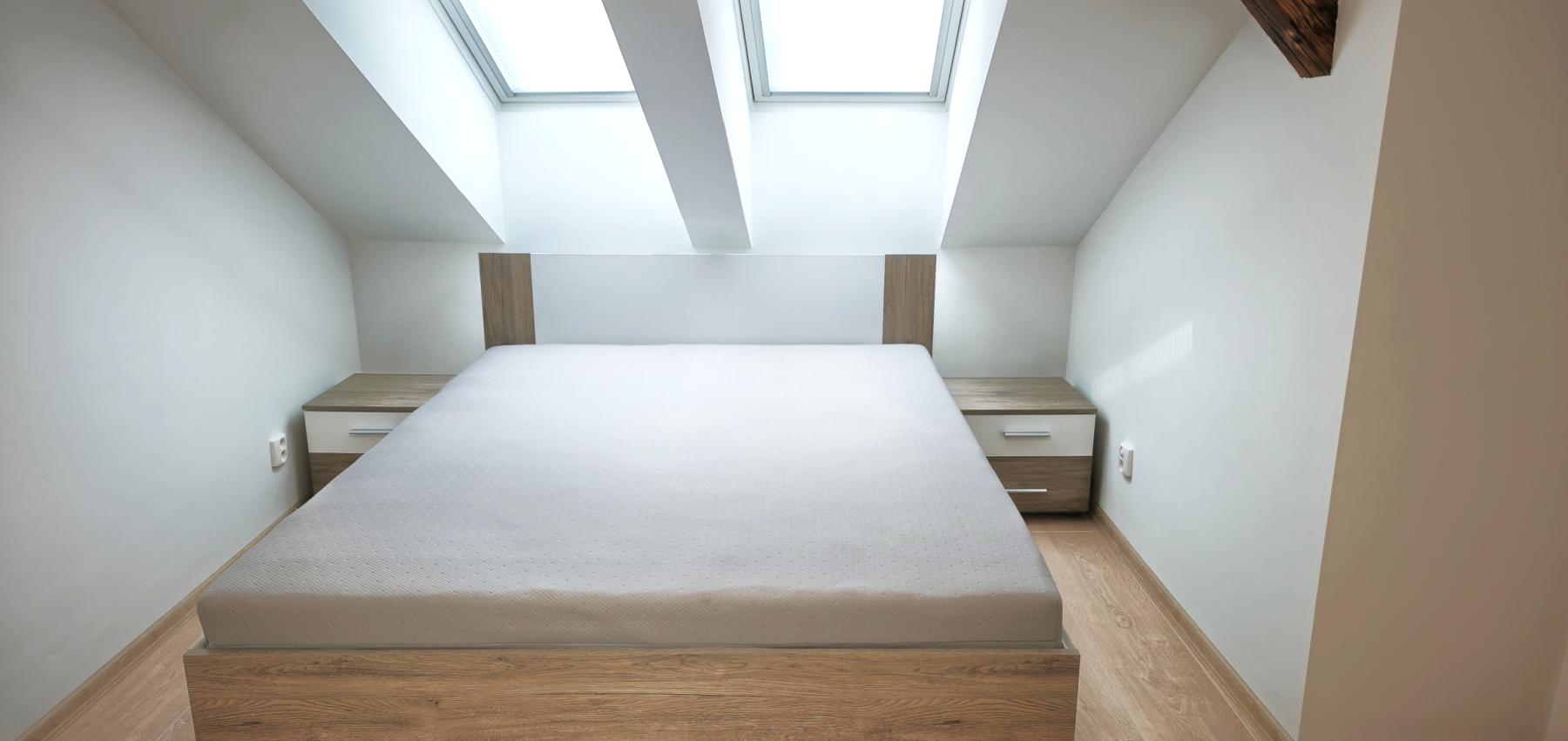 Atypický viacúrovňový mezonet v centre mesta pre 4-6 ľudí, Slovenská ulica, s parkovaním