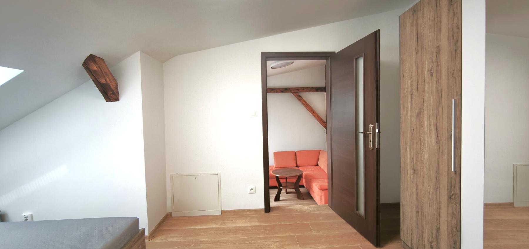 Atypický viacúrovňový mezonet v centre mesta pre 4-6 ľudí, Slovenská ulica, s parkovaním