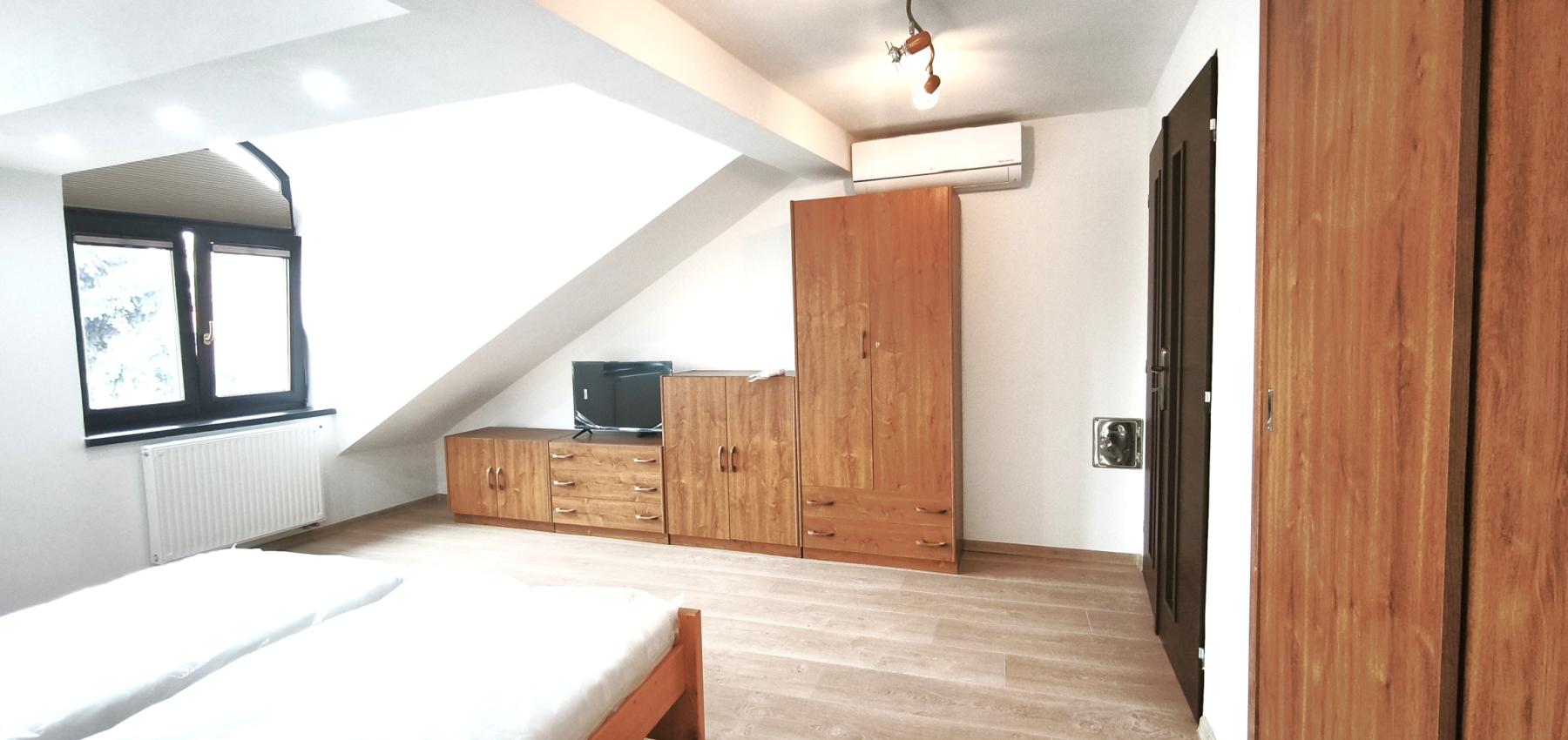 Atypický viacúrovňový mezonet v centre mesta pre 4-6 ľudí, Slovenská ulica, s parkovaním