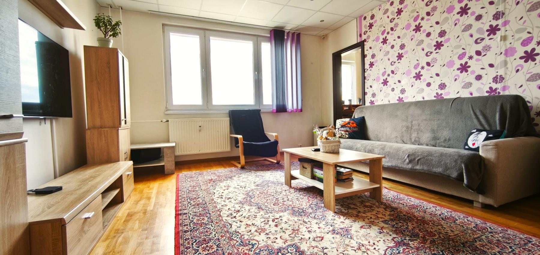 Priestranný 2,5 - izbový byt s potenciálom a krásnym výhľadom na Solivar