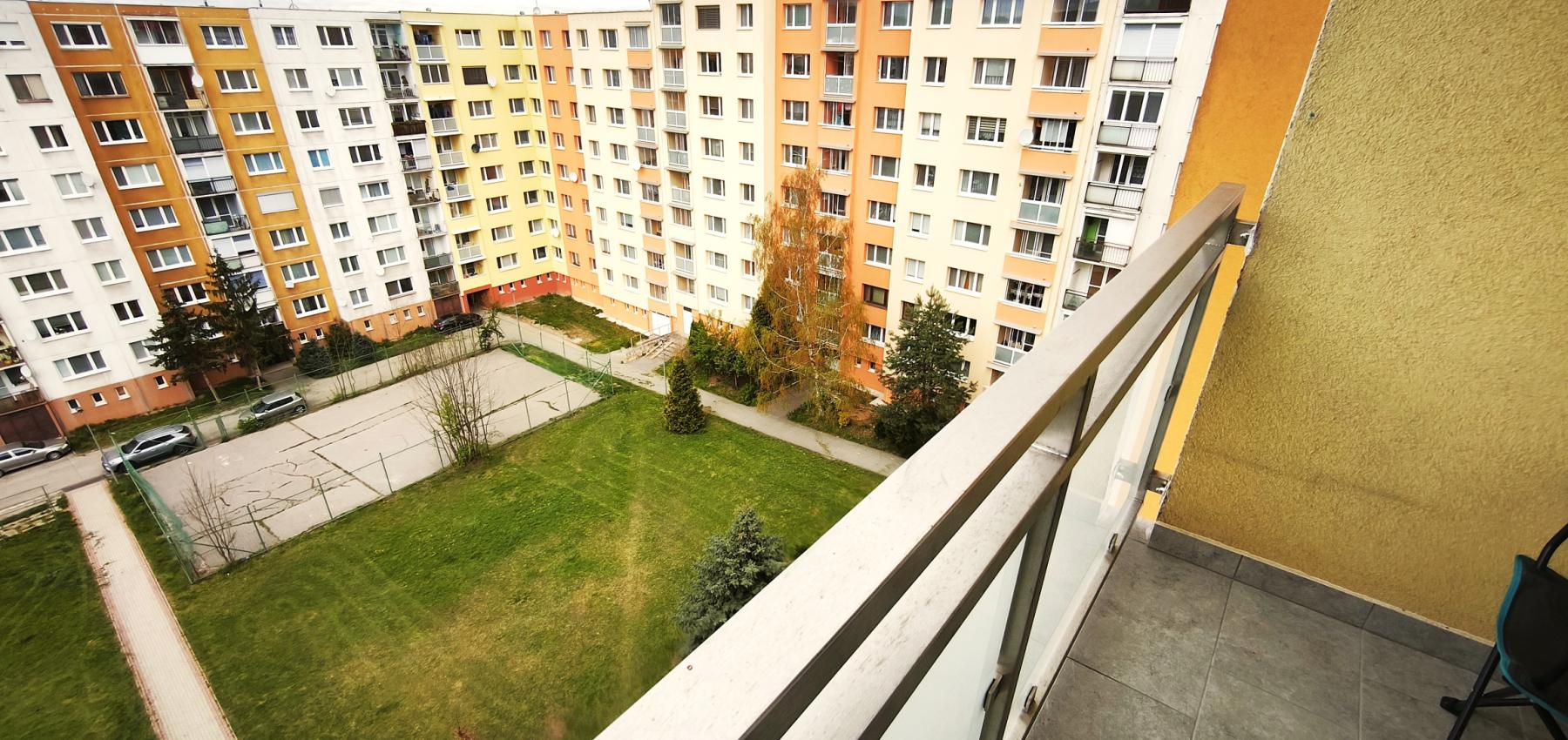 Priestranný 2,5 - izbový byt s potenciálom a krásnym výhľadom na Solivar