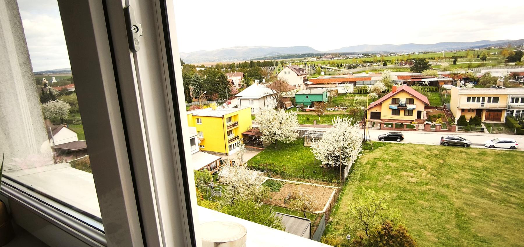 Priestranný 2,5 - izbový byt s potenciálom a krásnym výhľadom na Solivar