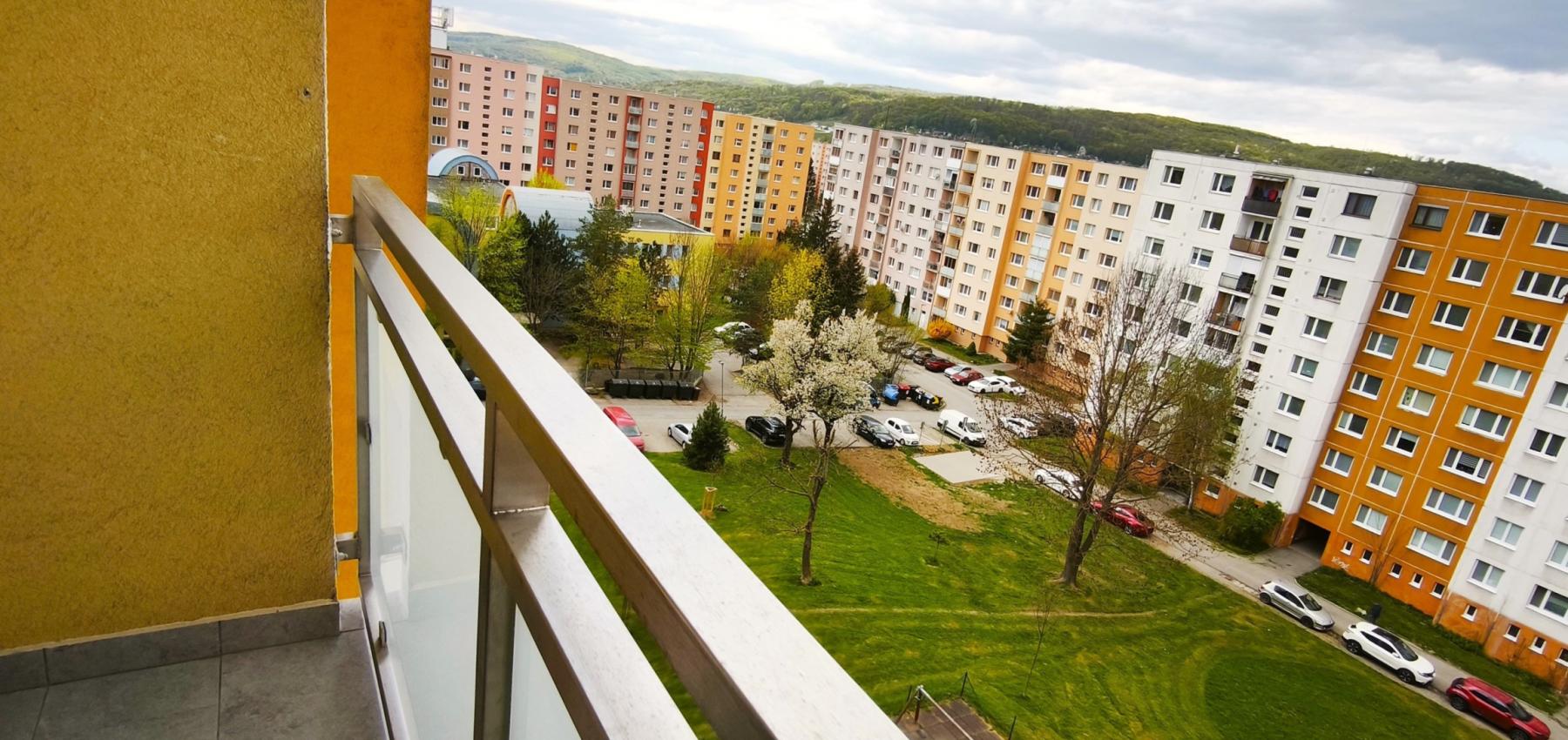 Priestranný 2,5 - izbový byt s potenciálom a krásnym výhľadom na Solivar