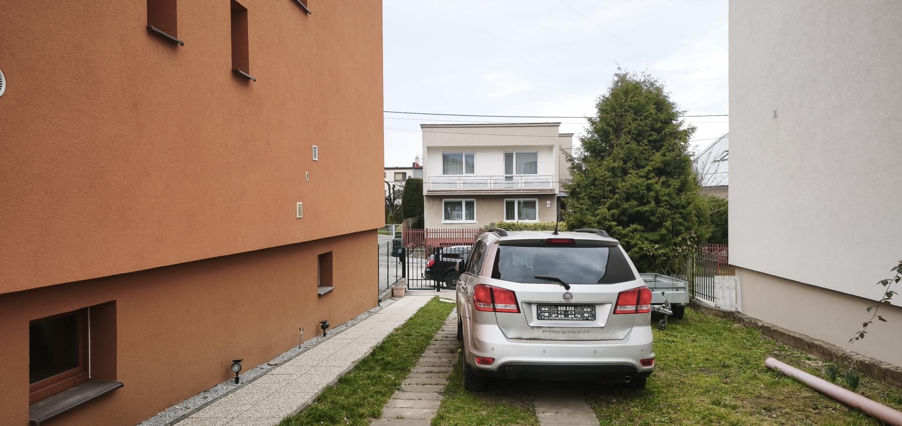 Dvojgeneračný dom Rúrky po rekonštrukcii, s krásnou záhradou, pri zastávke MHD, možnosť 2 samostatných bytov