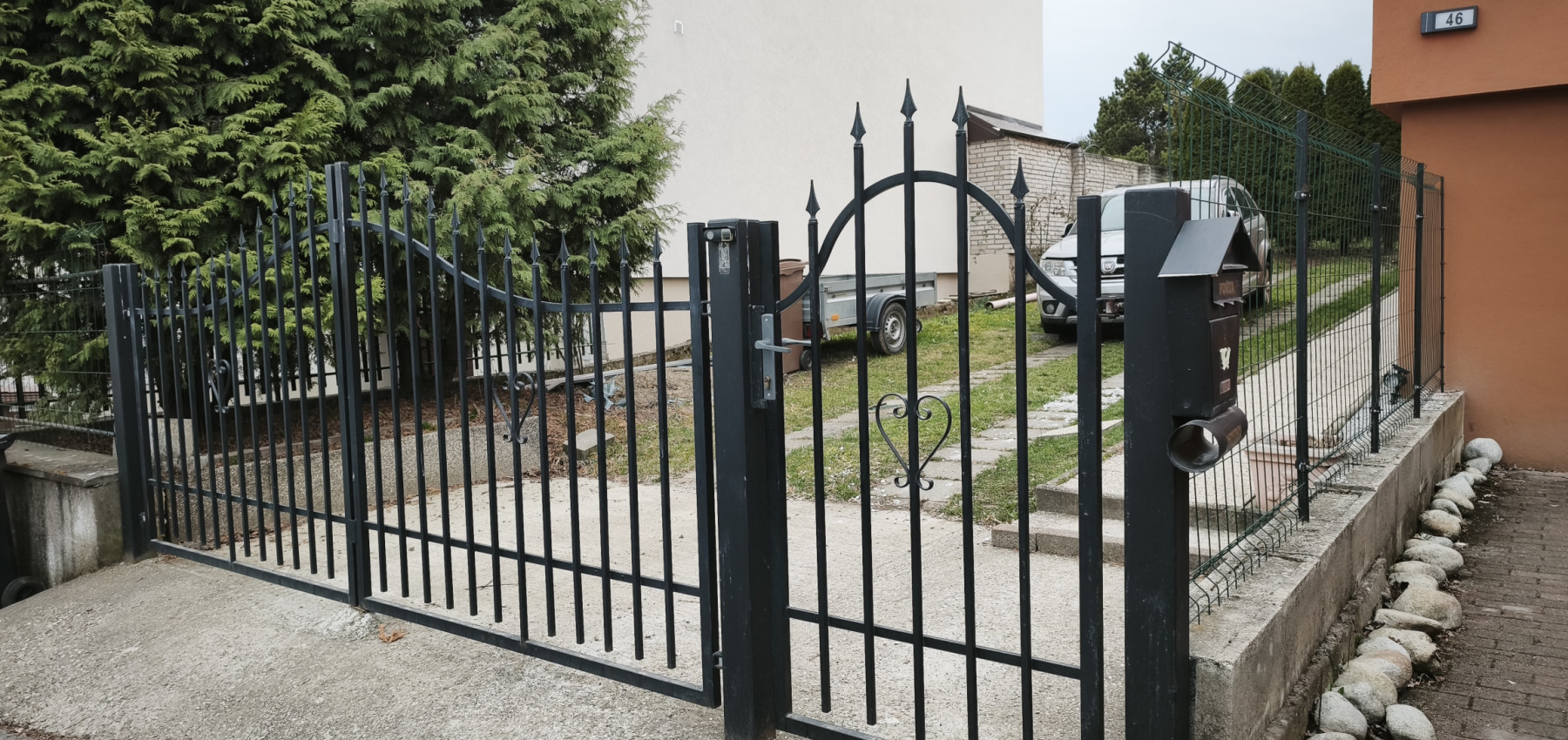 Dvojgeneračný dom Rúrky po rekonštrukcii, s krásnou záhradou, pri zastávke MHD, možnosť 2 samostatných bytov