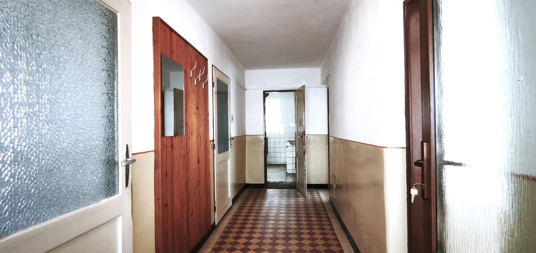 Dvojgeneračný 6 izbový dom s možnosťou rozdelenia na dva samostatné byty, 13 km od PO, v obci Lada