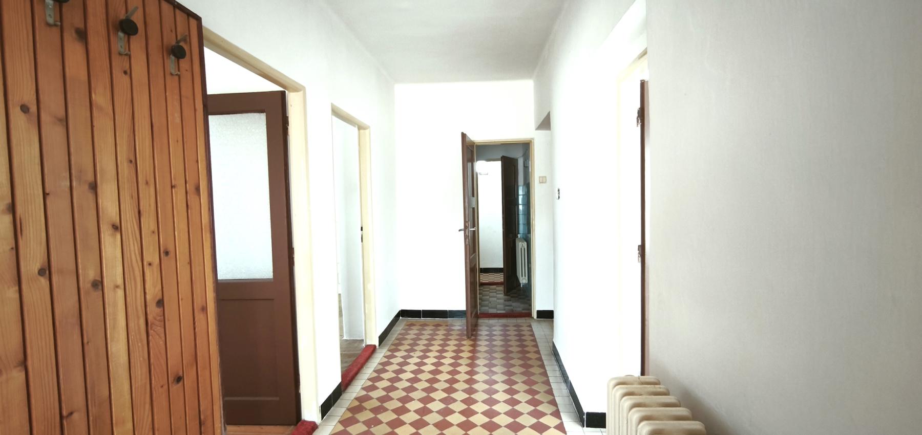 Dvojgeneračný 6 izbový dom s možnosťou rozdelenia na dva samostatné byty, 13 km od PO, v obci Lada