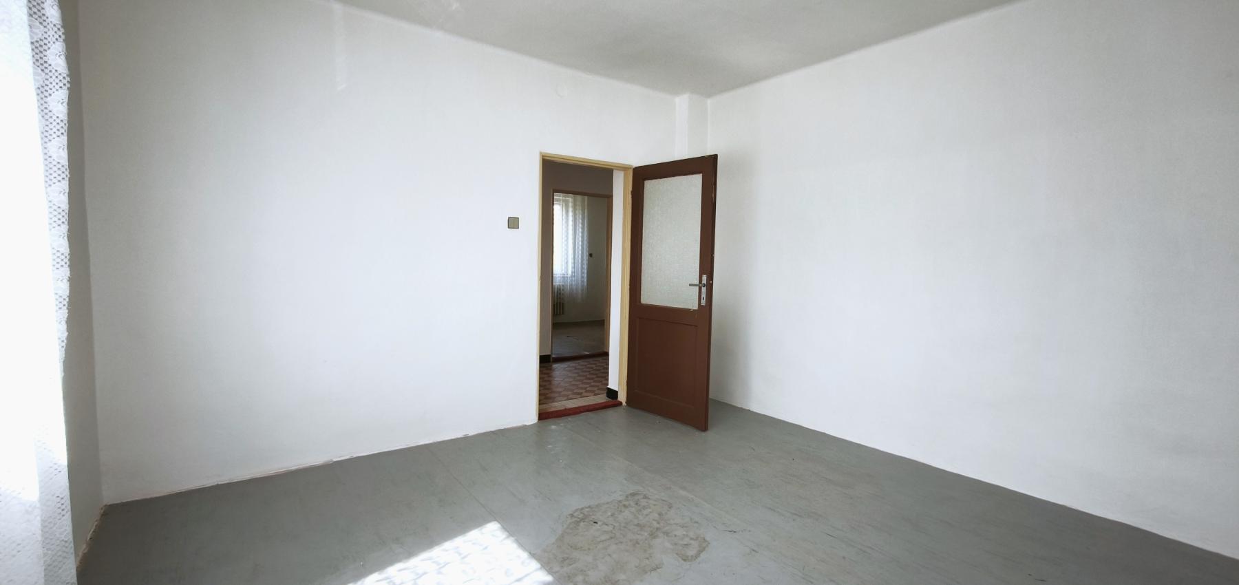 Dvojgeneračný 6 izbový dom s možnosťou rozdelenia na dva samostatné byty, 13 km od PO, v obci Lada