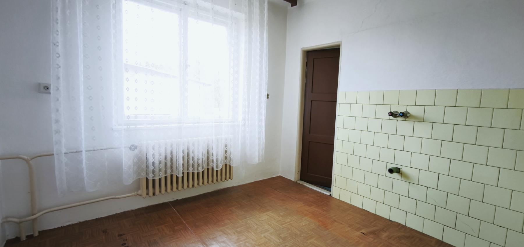 Dvojgeneračný 6 izbový dom s možnosťou rozdelenia na dva samostatné byty, 13 km od PO, v obci Lada