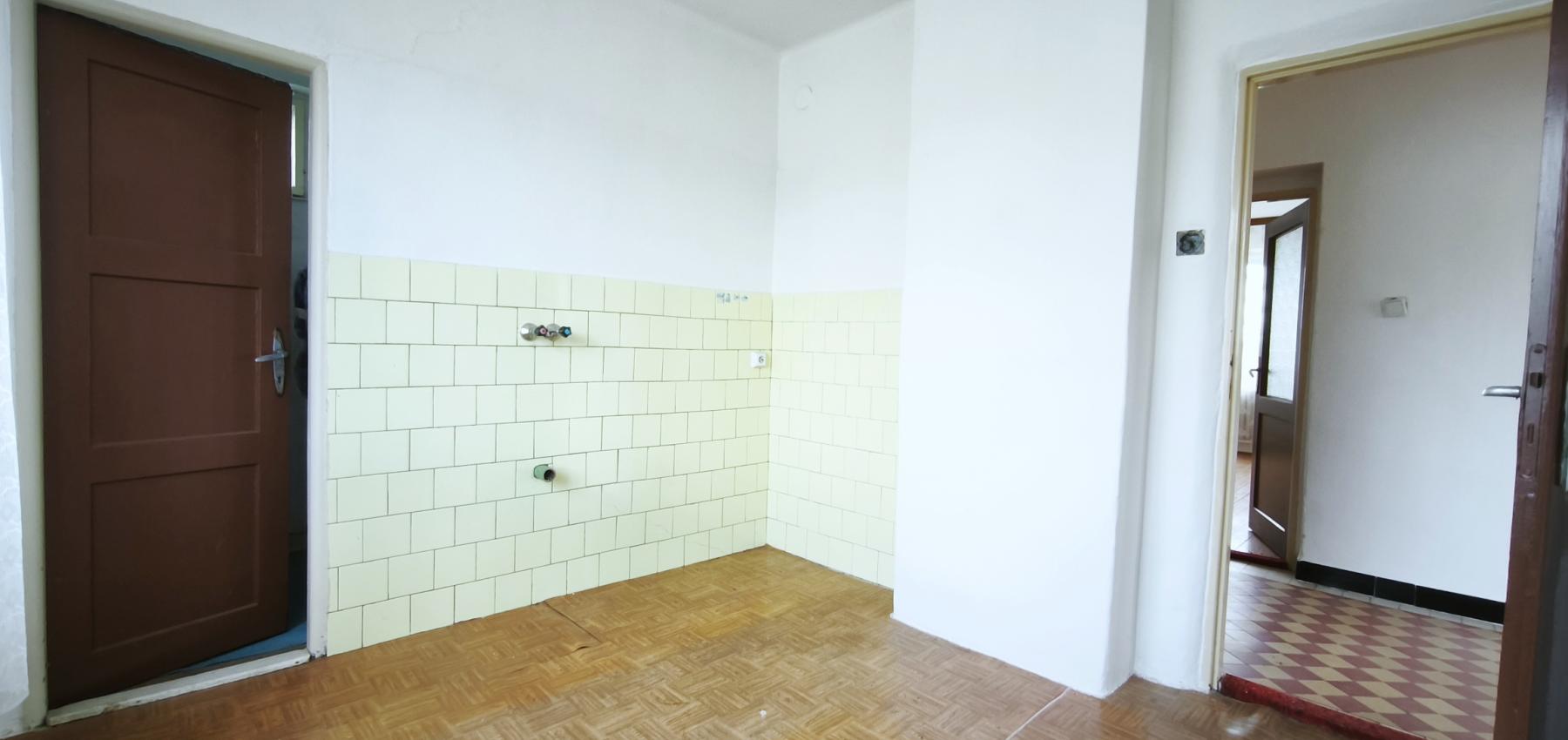 Dvojgeneračný 6 izbový dom s možnosťou rozdelenia na dva samostatné byty, 13 km od PO, v obci Lada