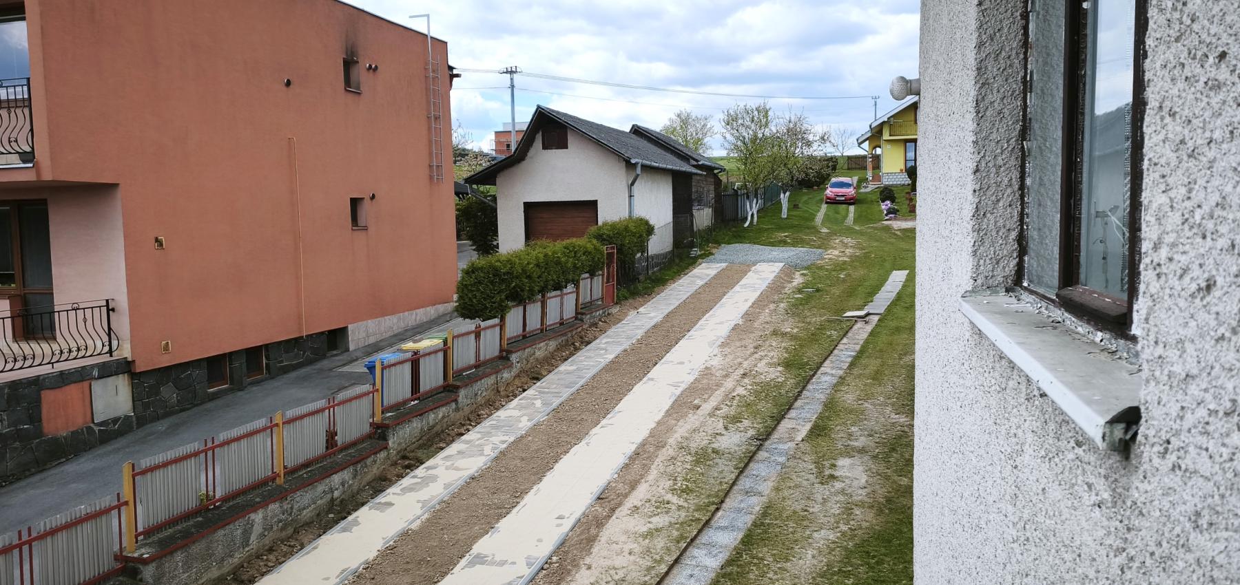 Dvojgeneračný 6 izbový dom s možnosťou rozdelenia na dva samostatné byty, 13 km od PO, v obci Lada