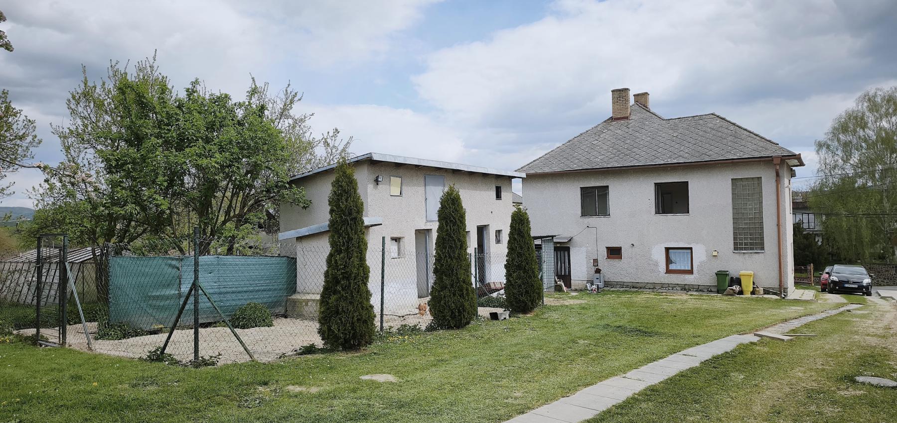 Dvojgeneračný 6 izbový dom s možnosťou rozdelenia na dva samostatné byty, 13 km od PO, v obci Lada