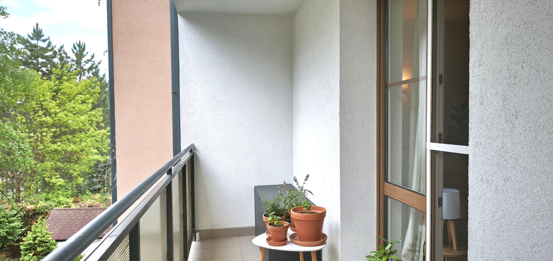Komfortný veľký 2 izbový byt s garážou, loggia 16 m2, krb, Veselá ulica Prešov