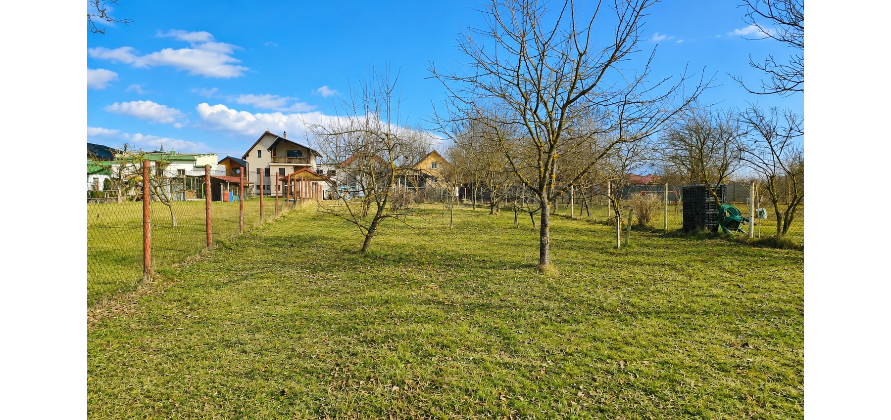 Na predaj stavebný pozemok Šarišské Michaľany, 570 m2, IS v krátkej vzdialenosti
