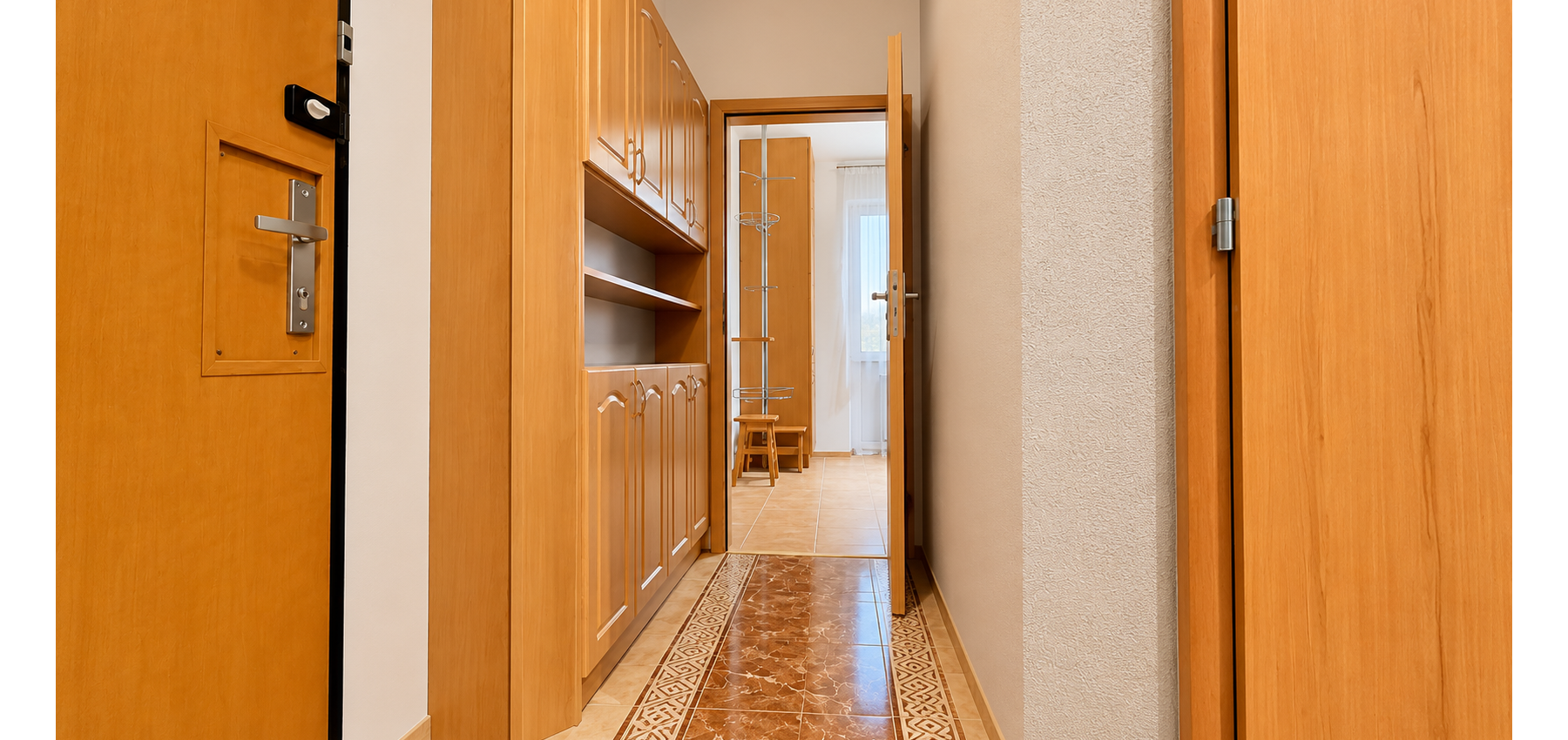 PRENÁJOM | Priestranný zariadený 3-izbový byt s veľkou loggiou – Popradská, Sekčov,  70 m² | 4. poschodie | Výťah | Zariadený | Voľný ihneď