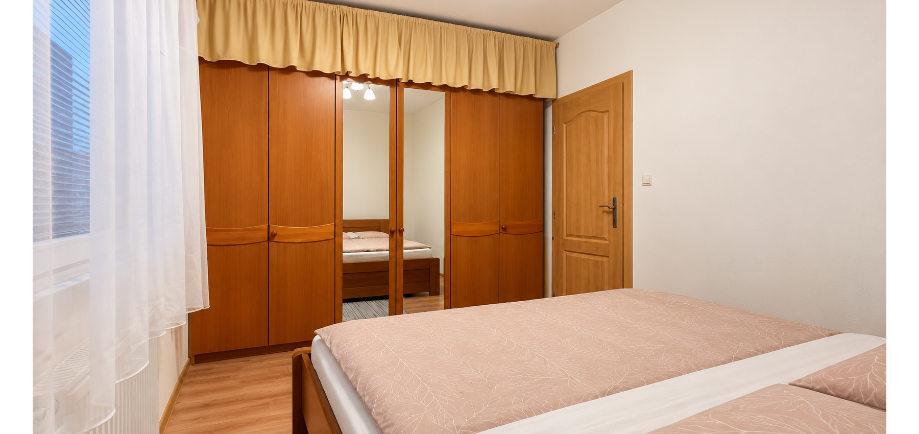 PRENÁJOM | Priestranný zariadený 3-izbový byt s veľkou loggiou – Popradská, Sekčov,  70 m² | 4. poschodie | Výťah | Zariadený | Voľný ihneď