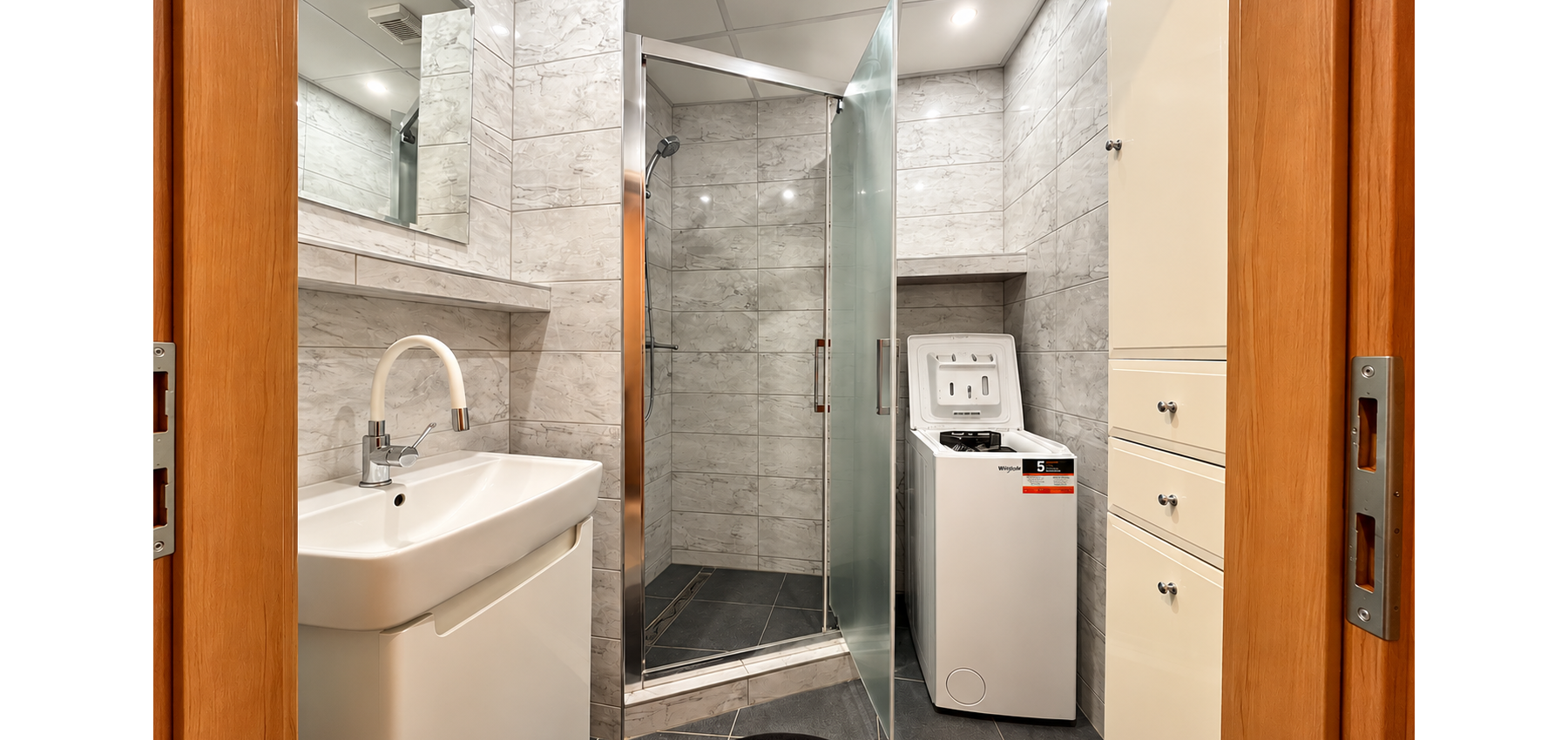 PRENÁJOM | Priestranný zariadený 3-izbový byt s veľkou loggiou – Popradská, Sekčov,  70 m² | 4. poschodie | Výťah | Zariadený | Voľný ihneď