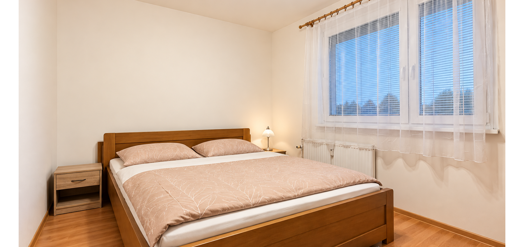 PRENÁJOM | Priestranný zariadený 3-izbový byt s veľkou loggiou – Popradská, Sekčov,  70 m² | 4. poschodie | Výťah | Zariadený | Voľný ihneď