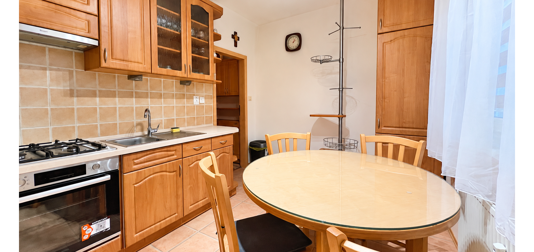 PRENÁJOM | Priestranný zariadený 3-izbový byt s veľkou loggiou – Popradská, Sekčov,  70 m² | 4. poschodie | Výťah | Zariadený | Voľný ihneď