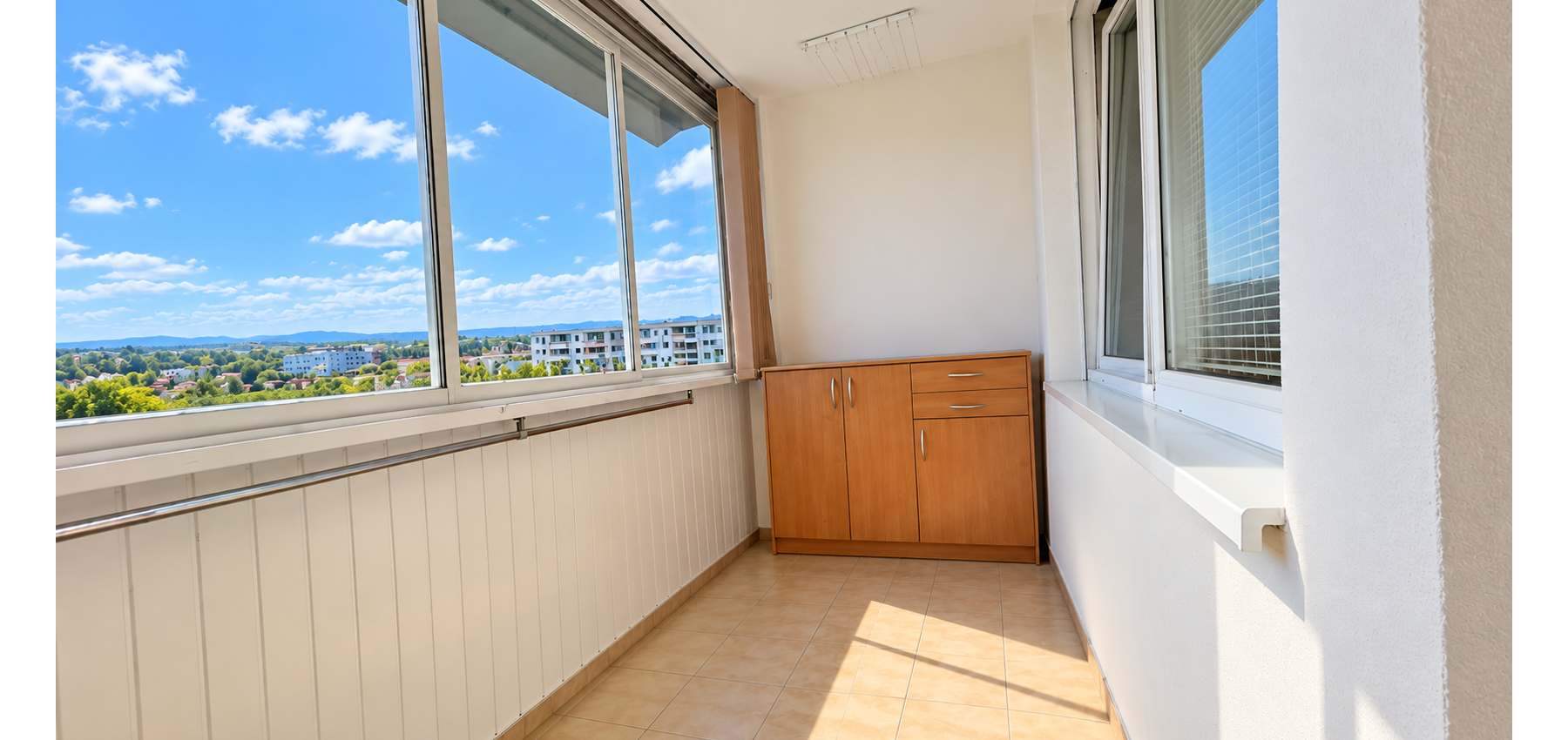 PRENÁJOM | Priestranný zariadený 3-izbový byt s veľkou loggiou – Popradská, Sekčov,  70 m² | 4. poschodie | Výťah | Zariadený | Voľný ihneď