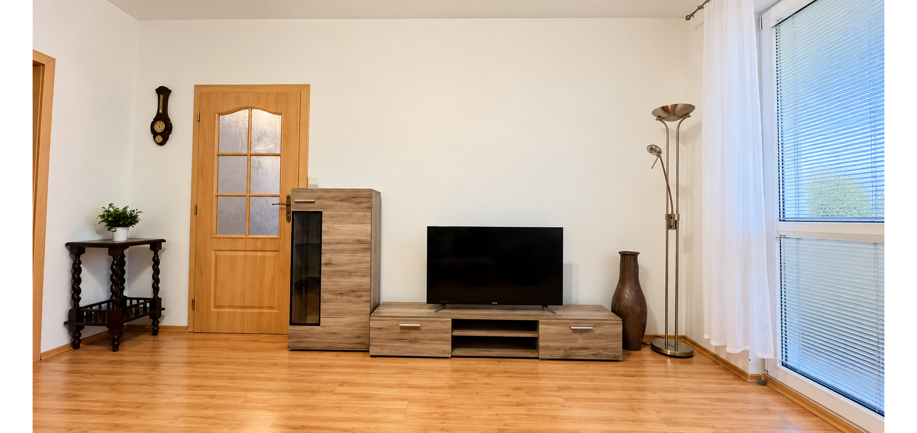 PRENÁJOM | Priestranný zariadený 3-izbový byt s veľkou loggiou – Popradská, Sekčov,  70 m² | 4. poschodie | Výťah | Zariadený | Voľný ihneď