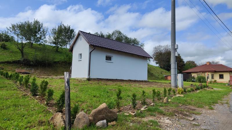 Na prenájom pozemok 800 m2 s malým domčekom na relax