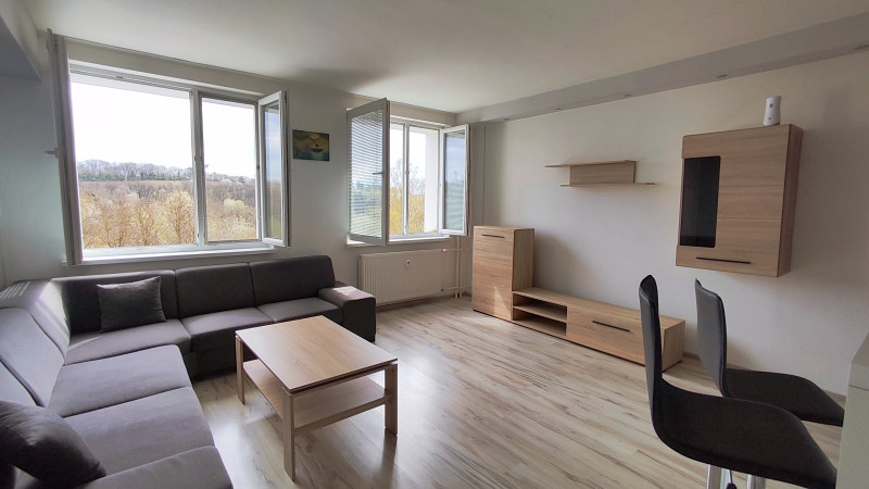 Prenajatý do 1.11.2026....Slnečný 2 izbový byt s nádhernym výhľadom na les, zariadený