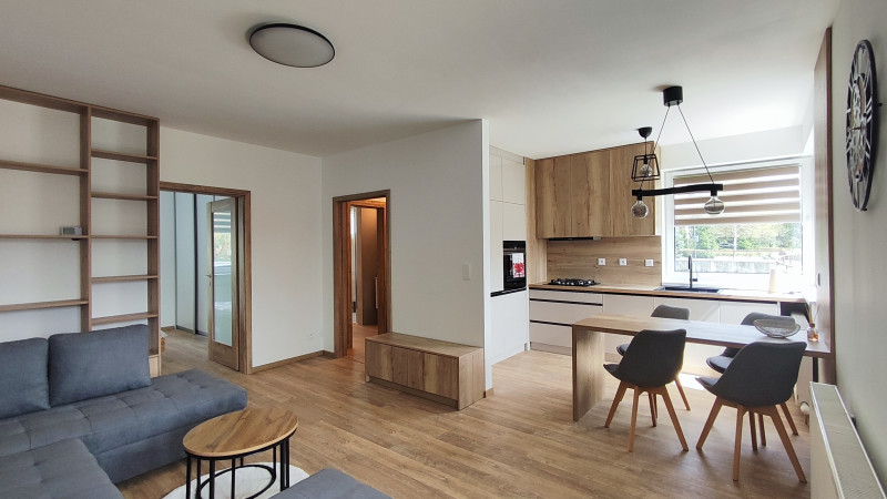 Prenajatý do 1.6.2026....Exkluzívny 2 izbový byt s loggiou pre náročnejších, Tekeľova ulica Ľubotice-Sekčov