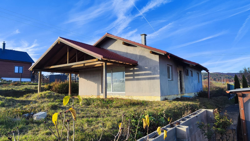 5 izbový rodinný holodom na veľkorysom pozemku 1050 m2 v obci Podhorany